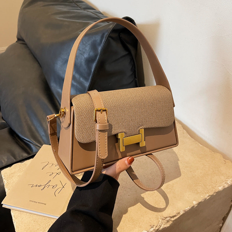 Bag Women's Bag 2024 New Niche Design Textive Simple Fashion Shoulder Crossbody Bag Stylish H-Button Small Square Bag