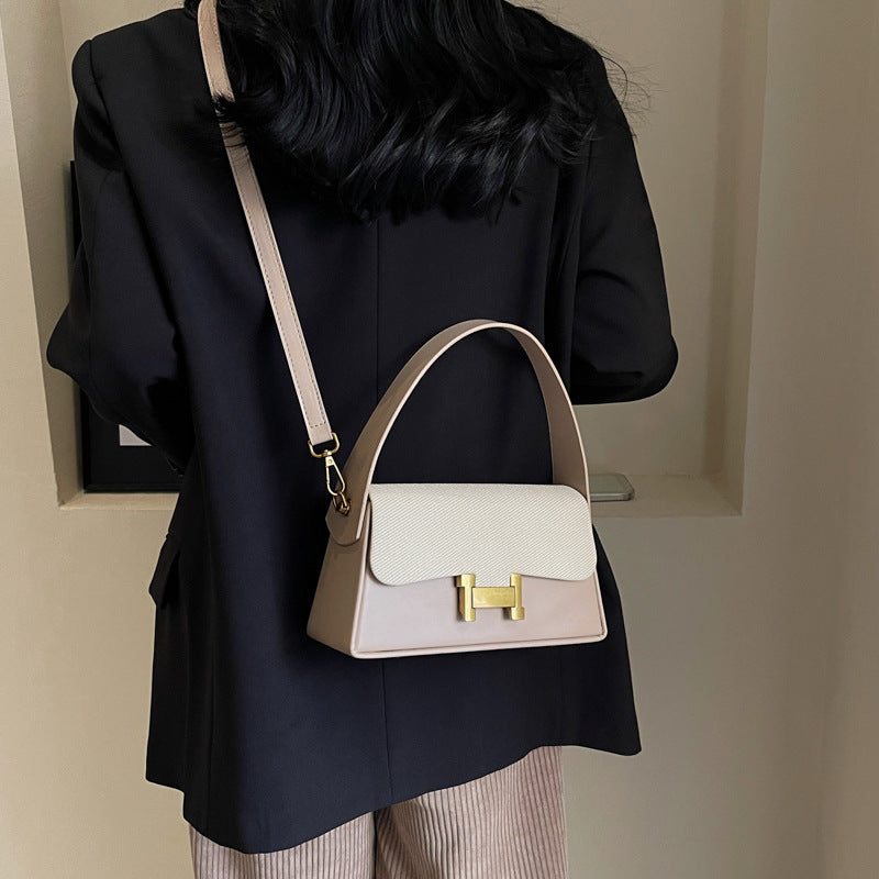 Bag Women's Bag 2024 New Niche Design Textive Simple Fashion Shoulder Crossbody Bag Stylish H-Button Small Square Bag